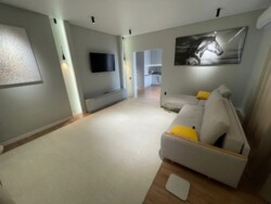 4-��������� �������� � 150.4 �² � 14/19 ����, ���-������ 103/3 � ��������� ���� 10