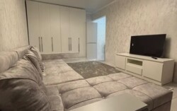 2-комнатная квартира · 47 м² · 5/5 этаж, мкр Орбита-2 27 фото 1 2-комнатная квартира · 47 м² · 5/5 этаж, мкр Орбита-2 27 фото 1