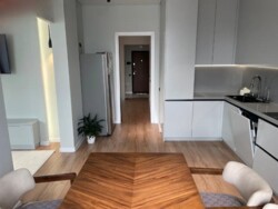 4-��������� �������� � 150.4 �² � 14/19 ����, ���-������ 103/3 � ��������� ���� 12