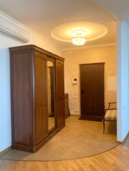 4-��������� �������� � 153 �² � 6/9 ����, ������ 250 � �������� ���� 3