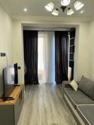 2-��������� ��������, 50 �², 7/10 ���� ���������, ������������ 179 ���� 5