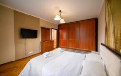 4-��������� �������� � 132 �² � 2/5 ����, ������ 91/1 � ���-������ ���� 10