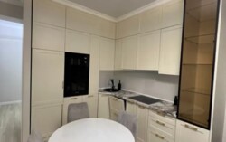 3-��������� �������� � 75 �² � 5/10 ����, ��� �������, ��������� ������ 127 � �������� ���� 3