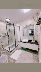 4-��������� �������� � 135 �² � 14/25 ����, ����� ����������� 270 ���� 1