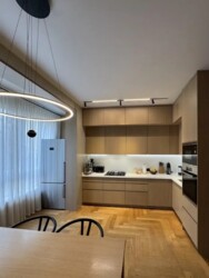 3-��������� �������� � 138 �² � 1/3 ����, ������ 100/2   https://krisha.kz/a/show/694725977 ���� 3