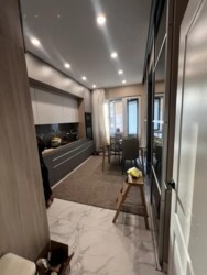 4-��������� �������� � 95.3 �² � 6/12 ����, ���������� 157�2 ���� 1