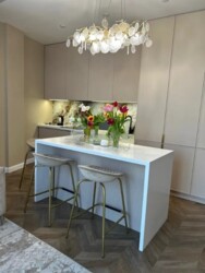 3-��������� �������� � 94 �² � 3/3 ����, ����� 63   https://krisha.kz/a/show/688742672 ���� 3