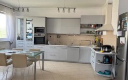 4-��������� �������� � 162 �² � 6/13 ����, ���-������ https://krisha.kz/a/show/1001219545 ���� 3