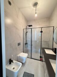 3-��������� �������� � 100 �² � 17 ����, ���-������ 105 � ��������� https://krisha.kz/a/show/697766951 ���� 9