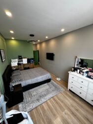 ����-����� � �� 'Bloom House' ���� 1