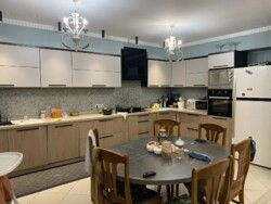 4-комнатная квартира · 195 м² · 1/7 этаж, мкр Алмагуль, Мкр ботанический сад 22 — Ходжанова Ергожина фото 1 4-комнатная квартира · 195 м² · 1/7 этаж, мкр Алмагуль, Мкр ботанический сад 22 — Ходжанова Ергожина фото 1