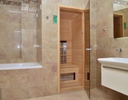 ��������� ��� � 8 ������ � 774.6 �² � 11 ���., �������� ����� 10 ���� 6