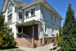 ��������� ��� � 8 ������ � 774.6 �² � 11 ���., �������� ����� 10 ���� 2